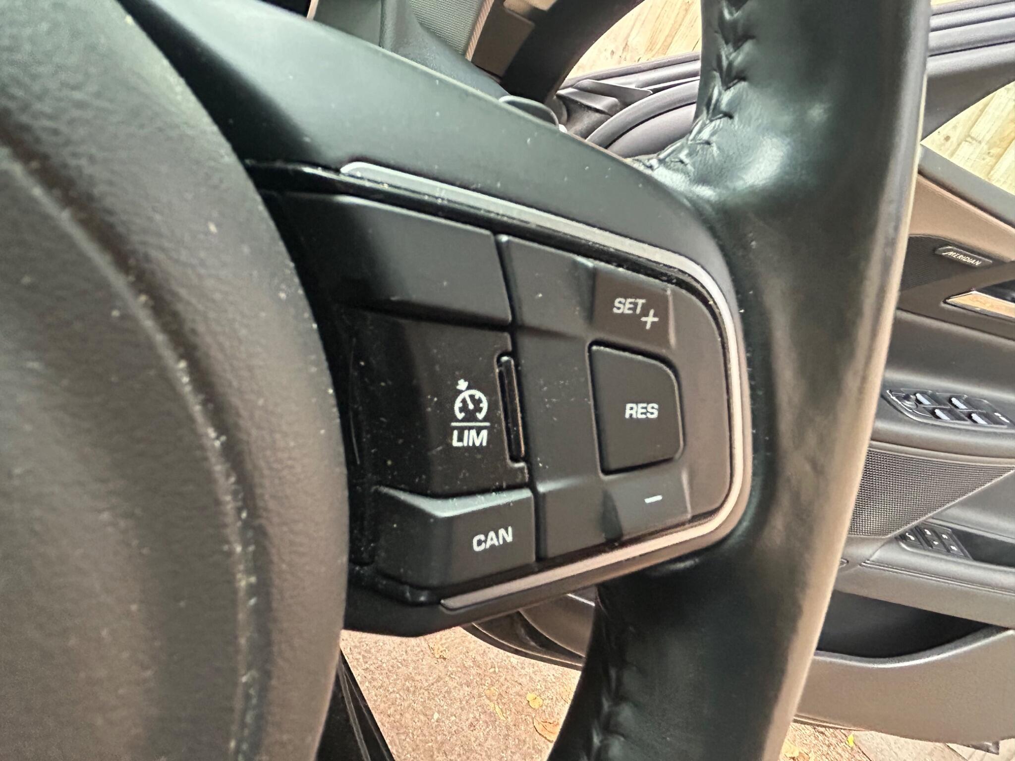 Jaguar Xe view 24