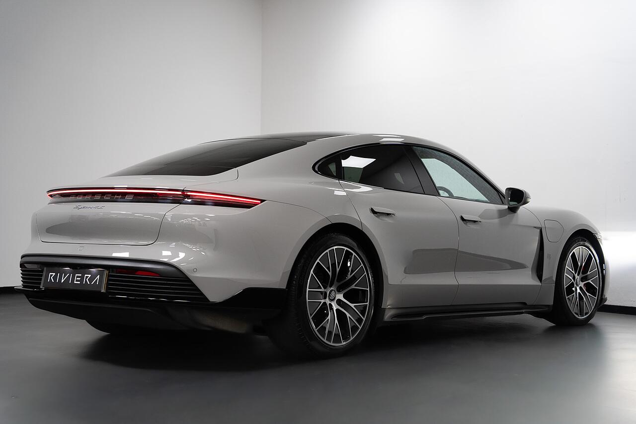 Porsche Taycan view 40