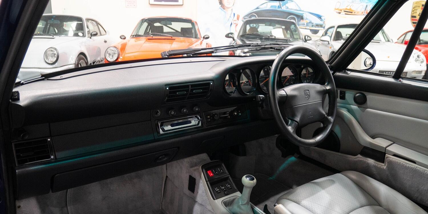 Porsche 911 view 17
