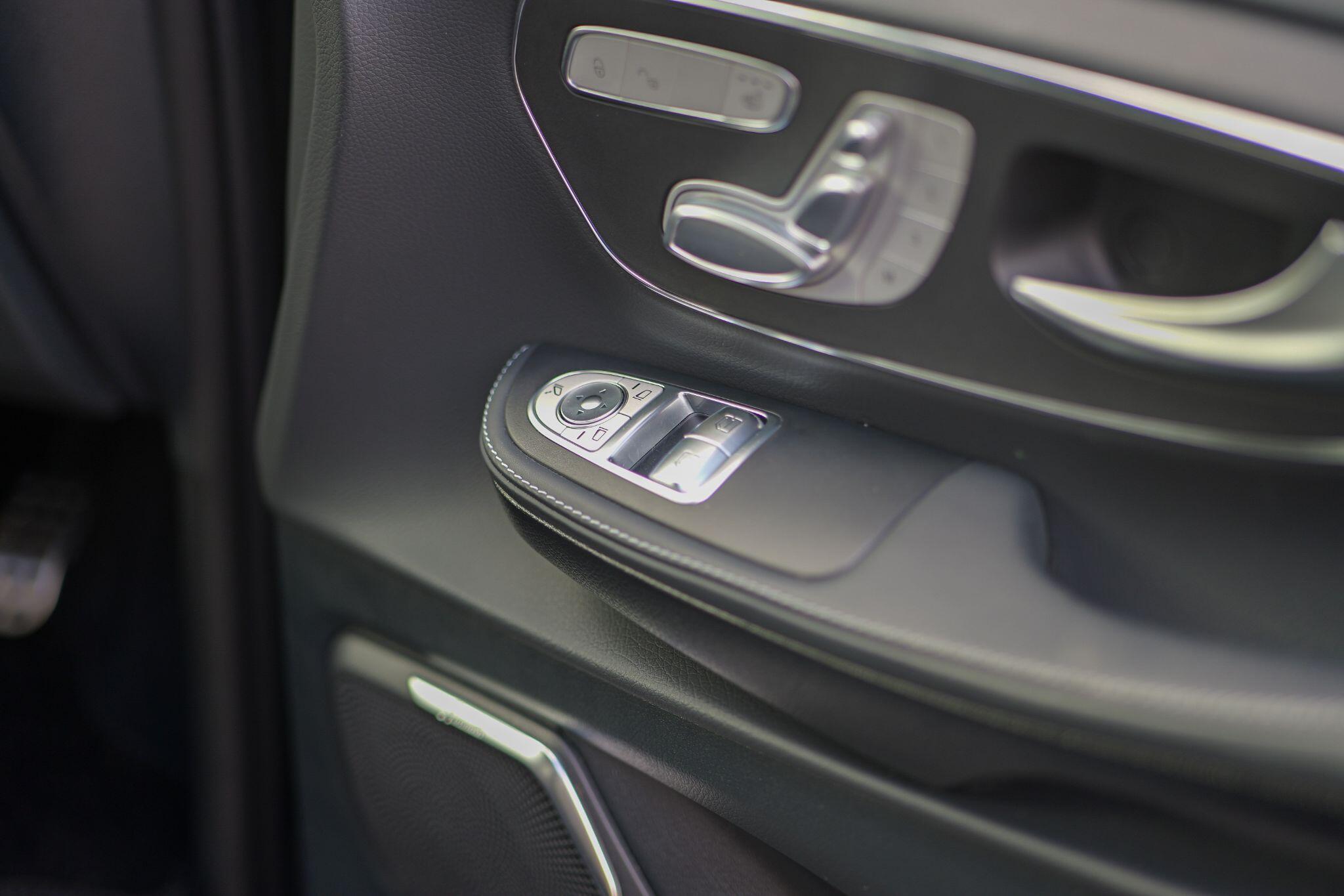 Mercedes-Benz V Class view 34