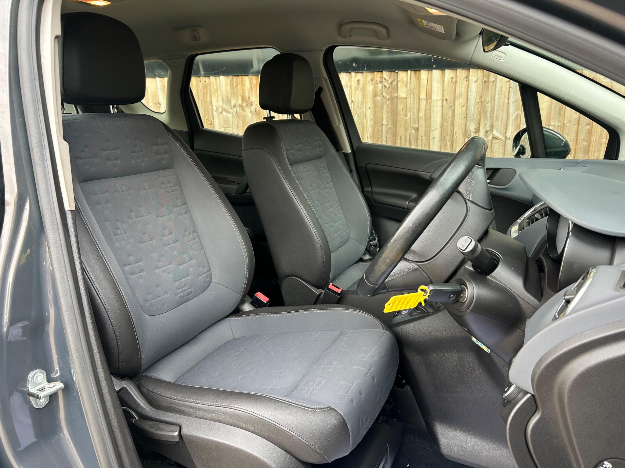 Vauxhall Meriva view 3