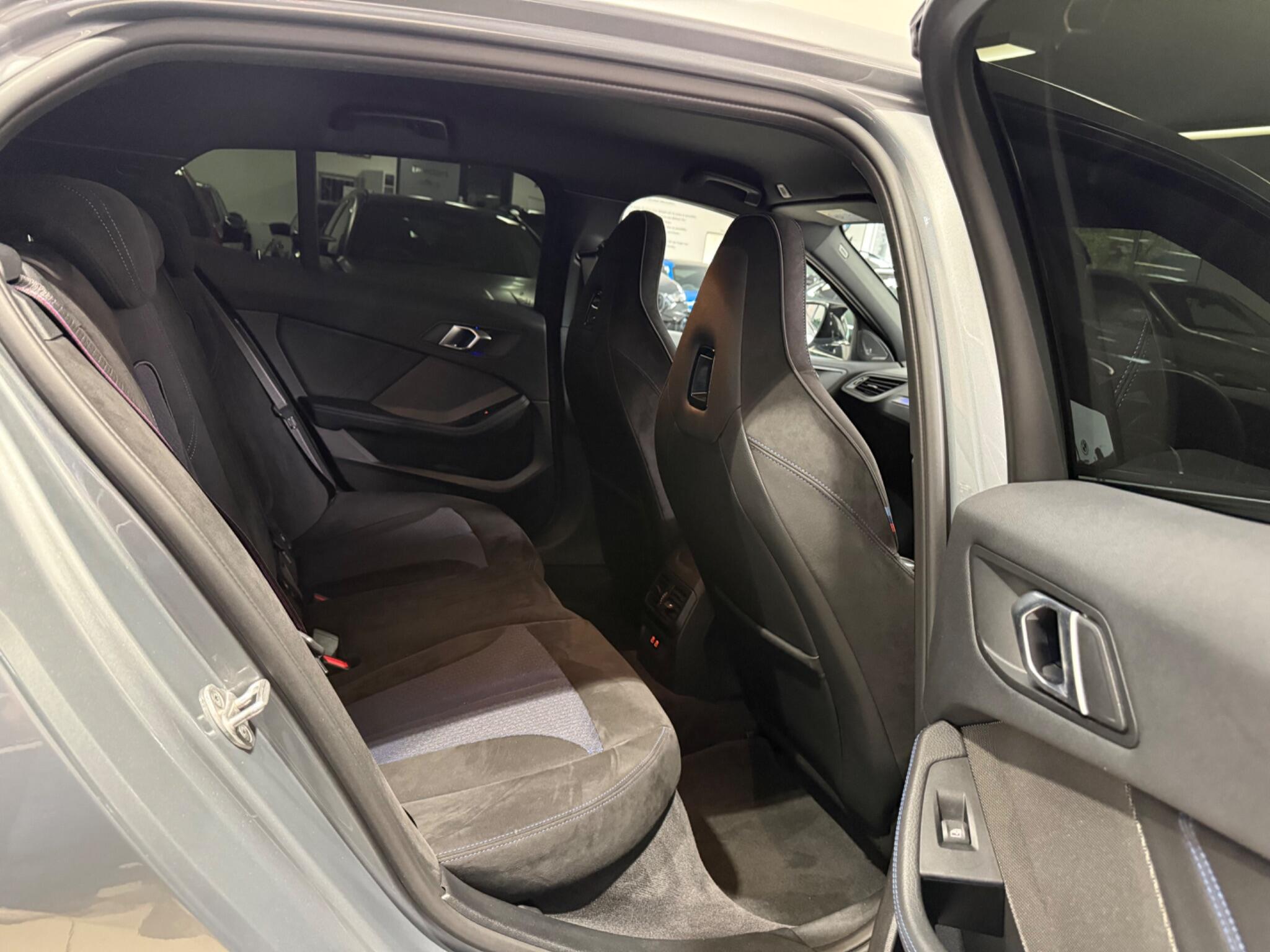 BMW 1 Series view 36