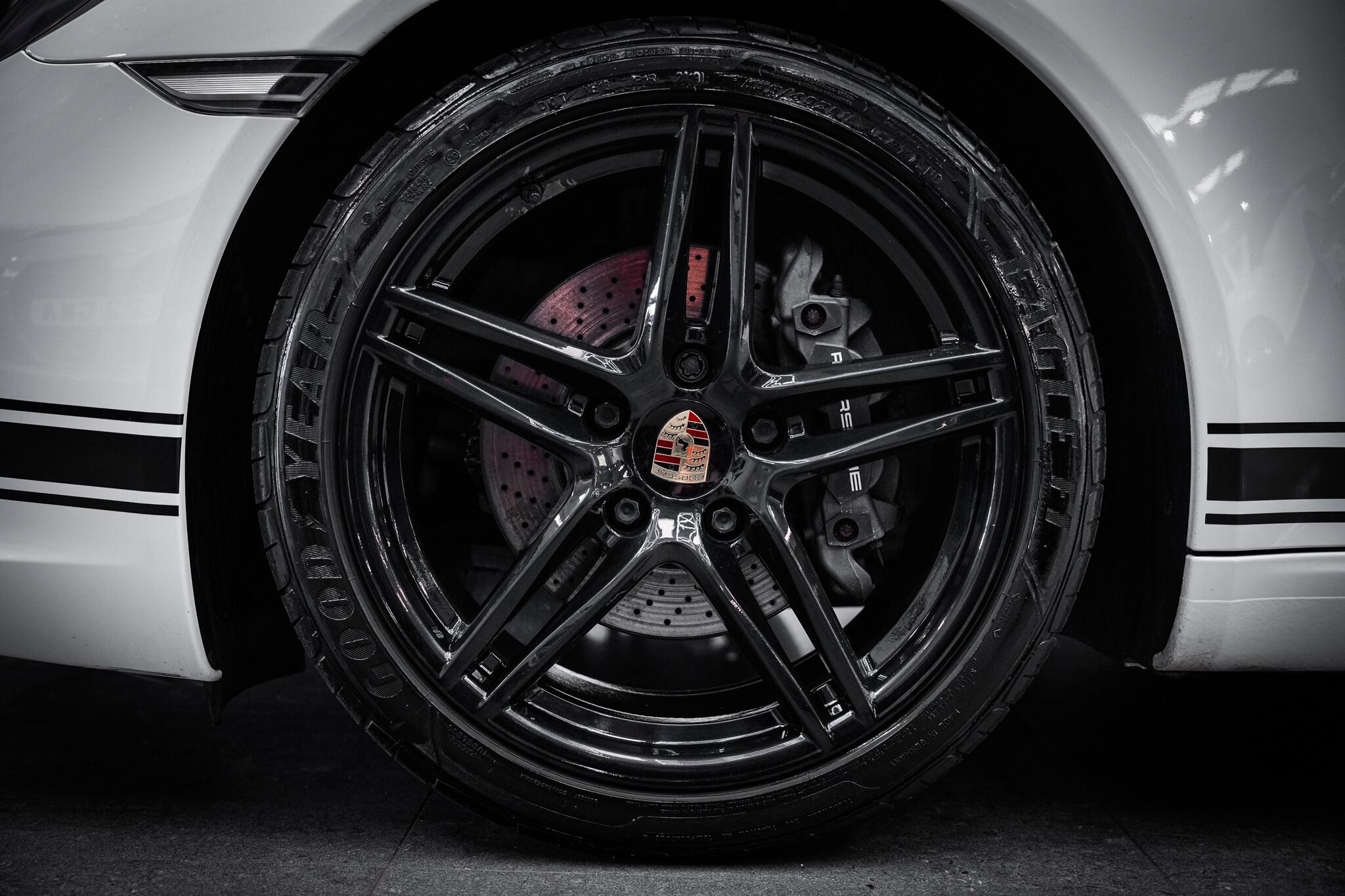 Porsche 911 view 30