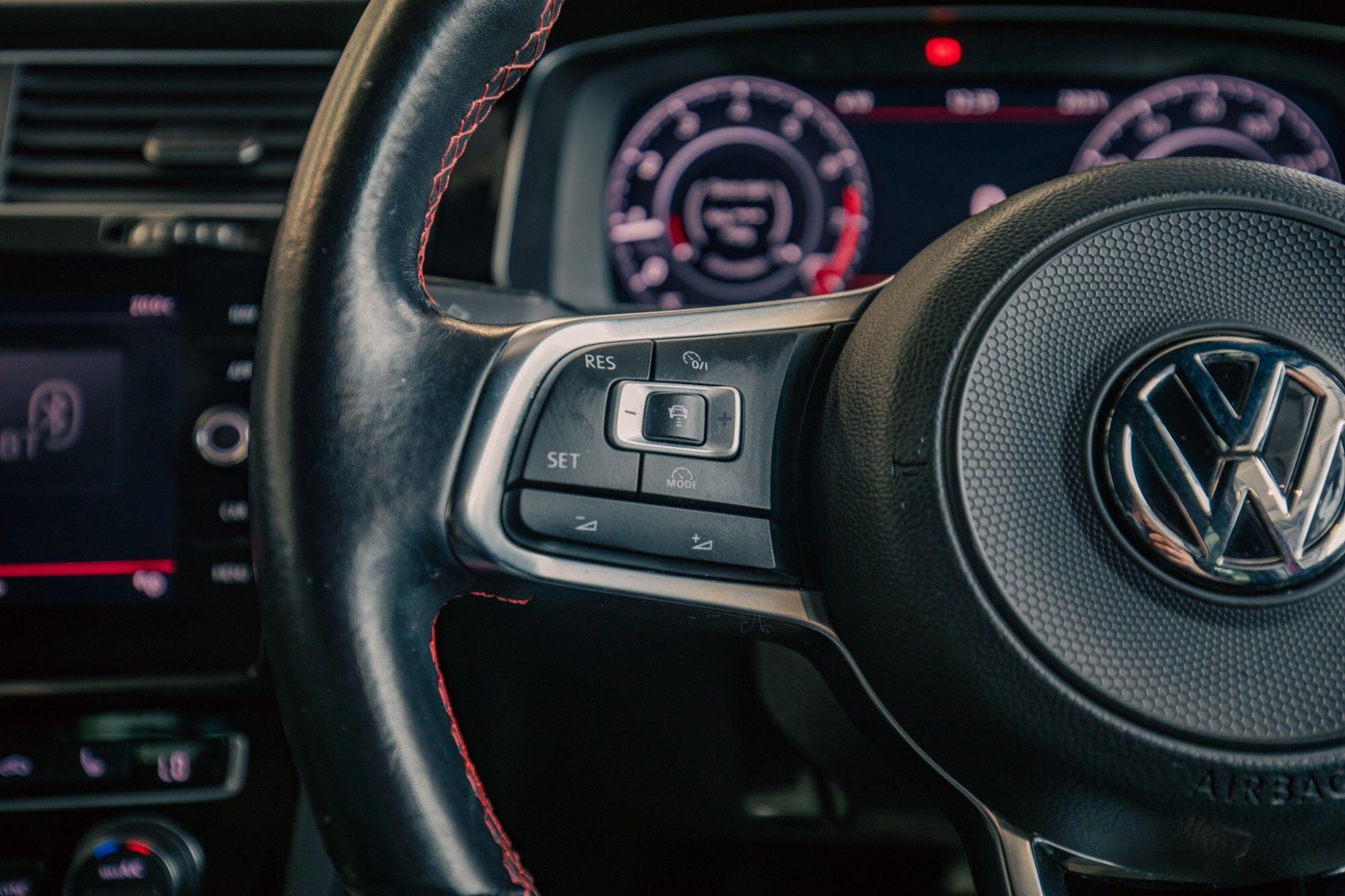 Volkswagen Golf view 9