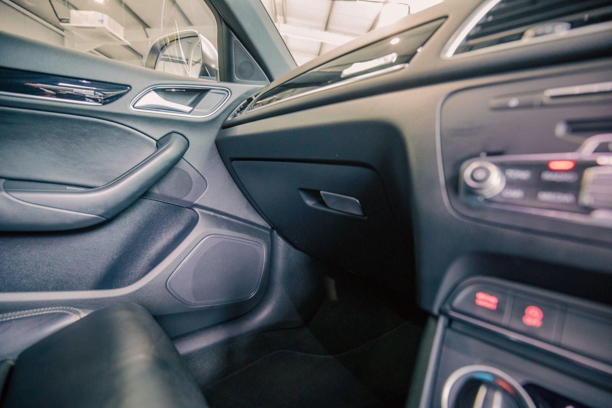 Audi RS Q3 view 21