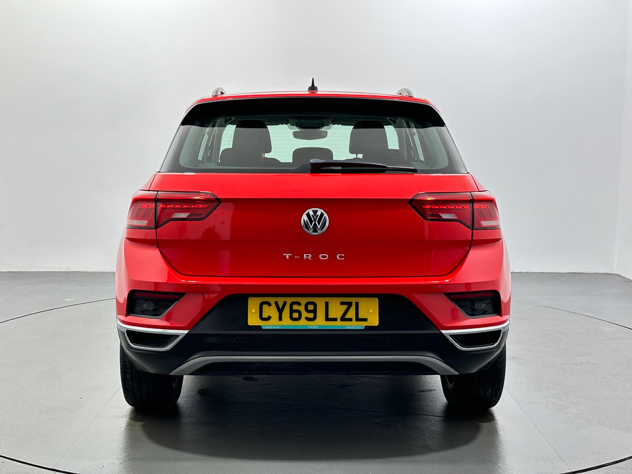 Volkswagen T-Roc view 7