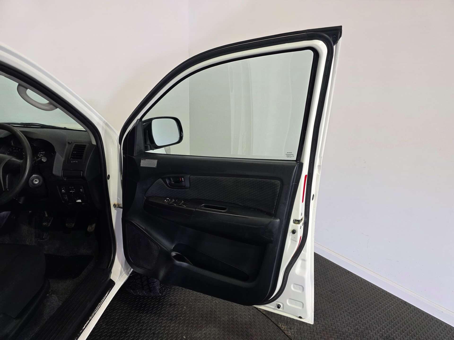 Toyota Hilux view 12