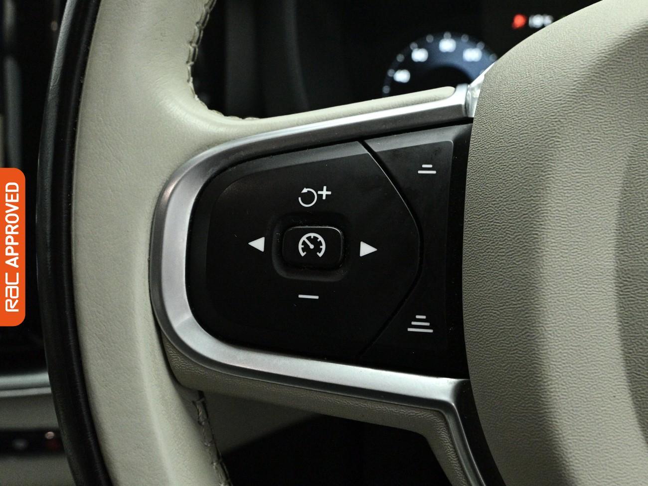 Volvo XC60 view 24