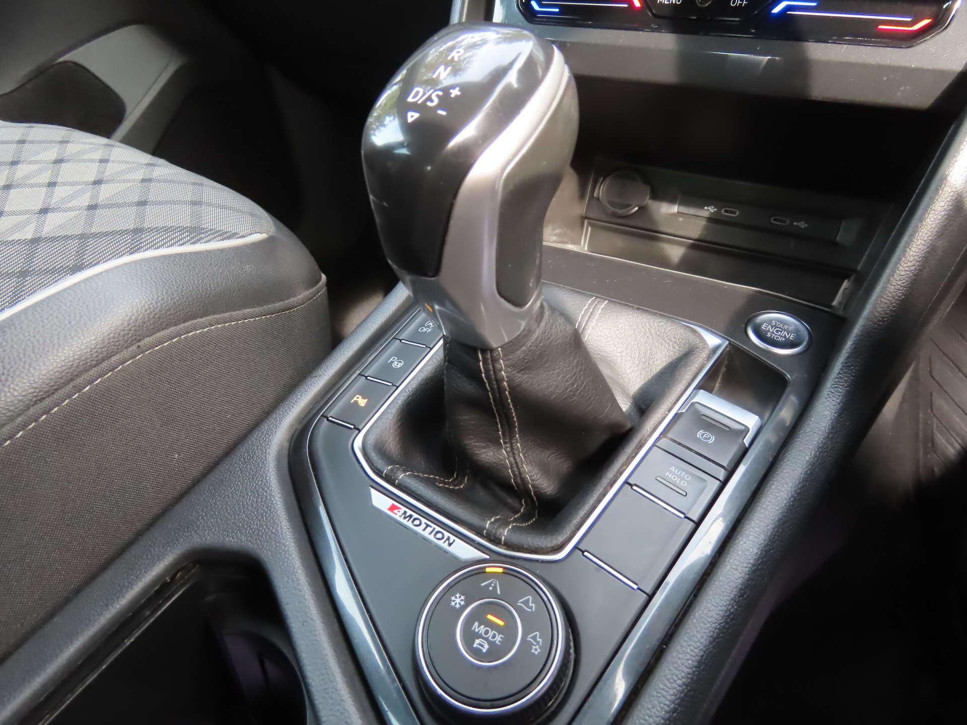 Volkswagen Tiguan view 12
