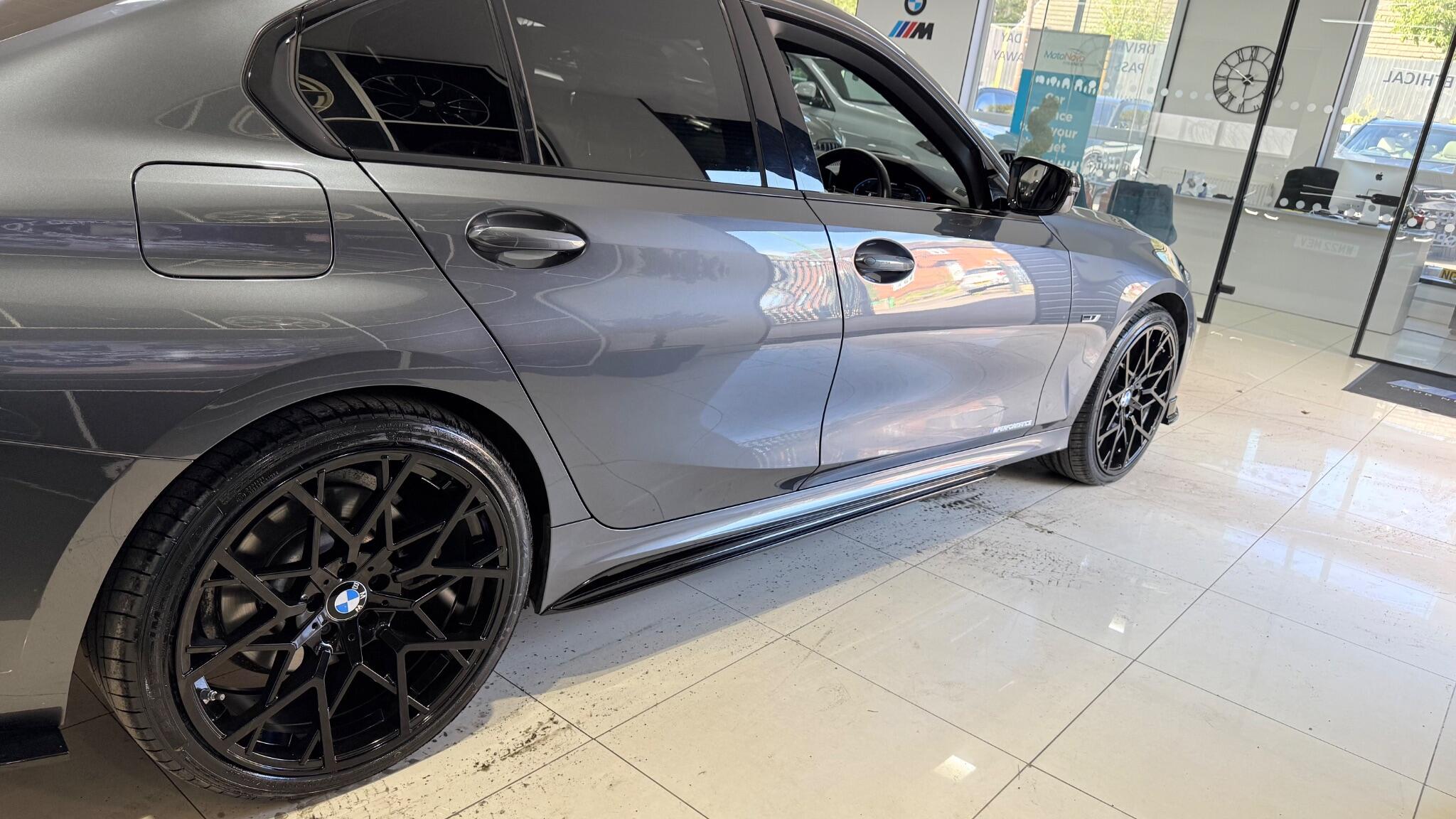 BMW 3 Series view 23
