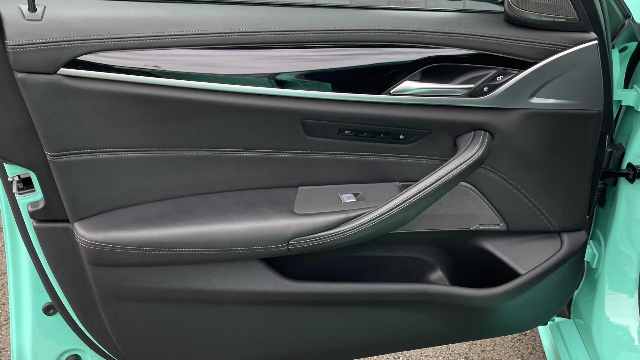 BMW M5 view 24