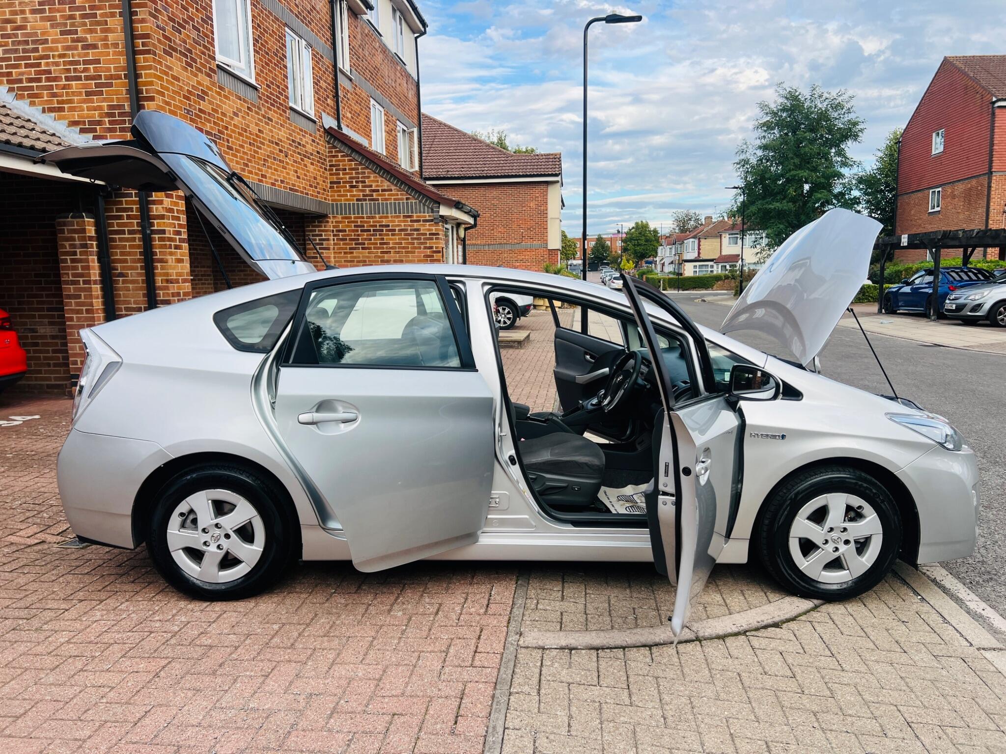 Toyota Prius view 25