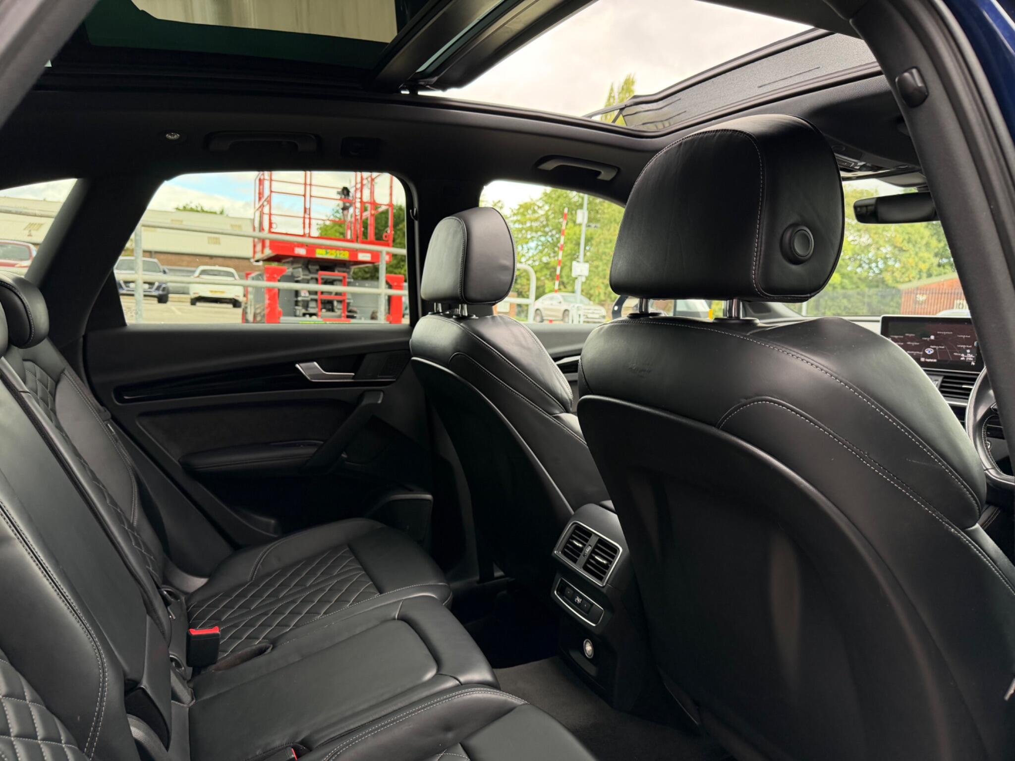 Audi SQ5 view 29