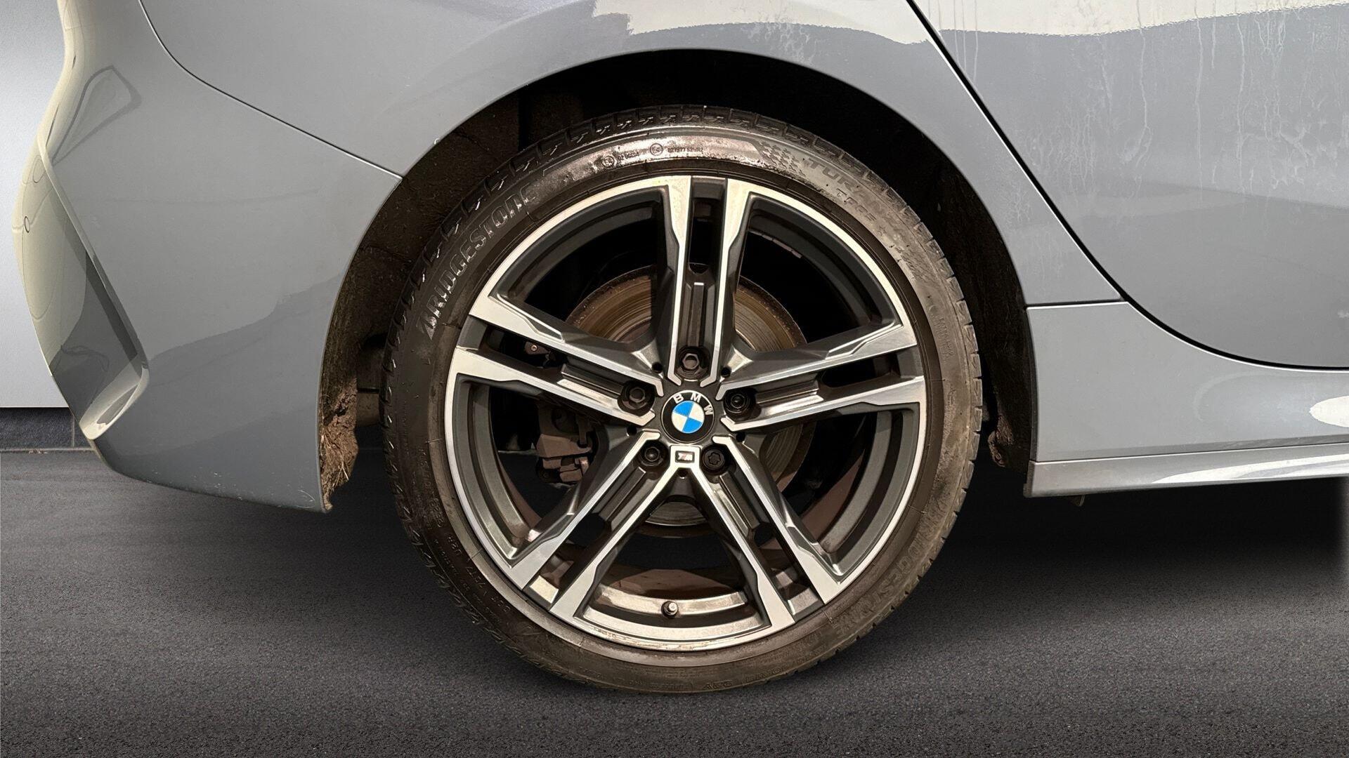 BMW 1 Series view 14
