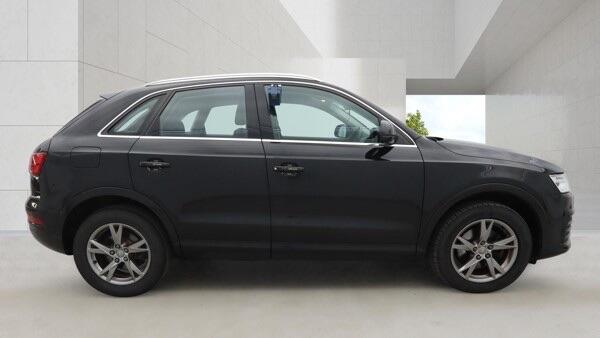 Audi Q3 view 5