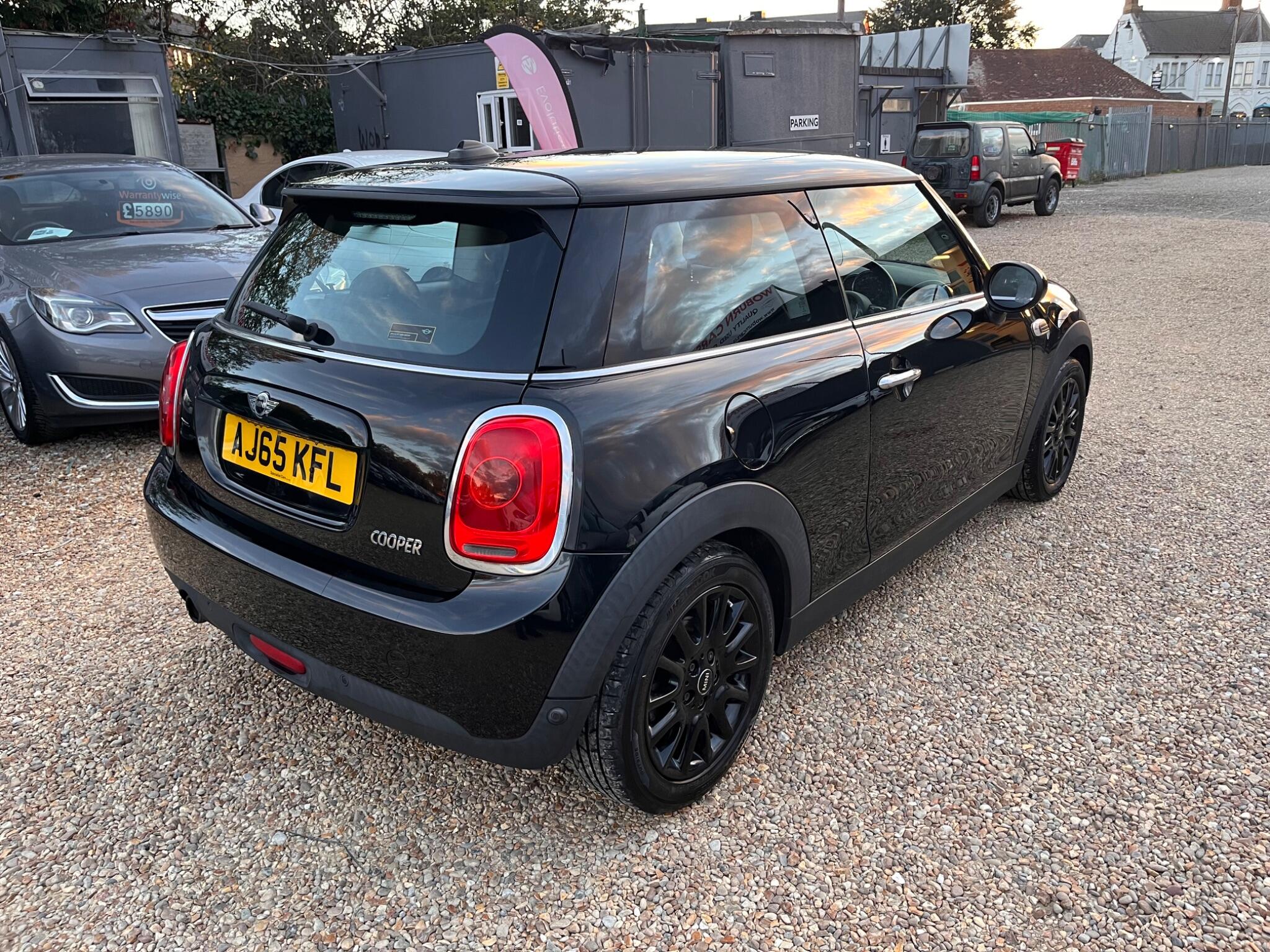 MINI Hatch view 19
