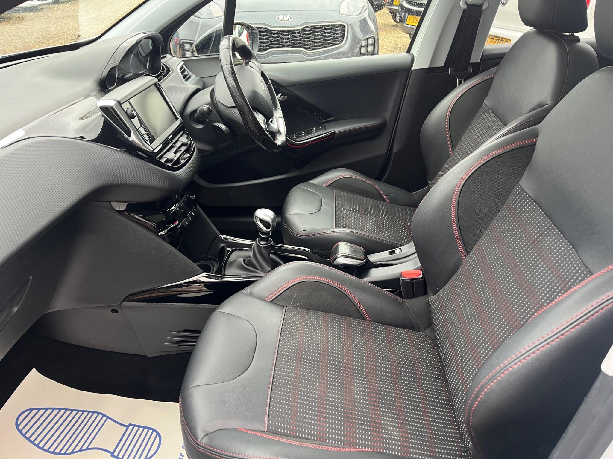 Peugeot 2008 view 12