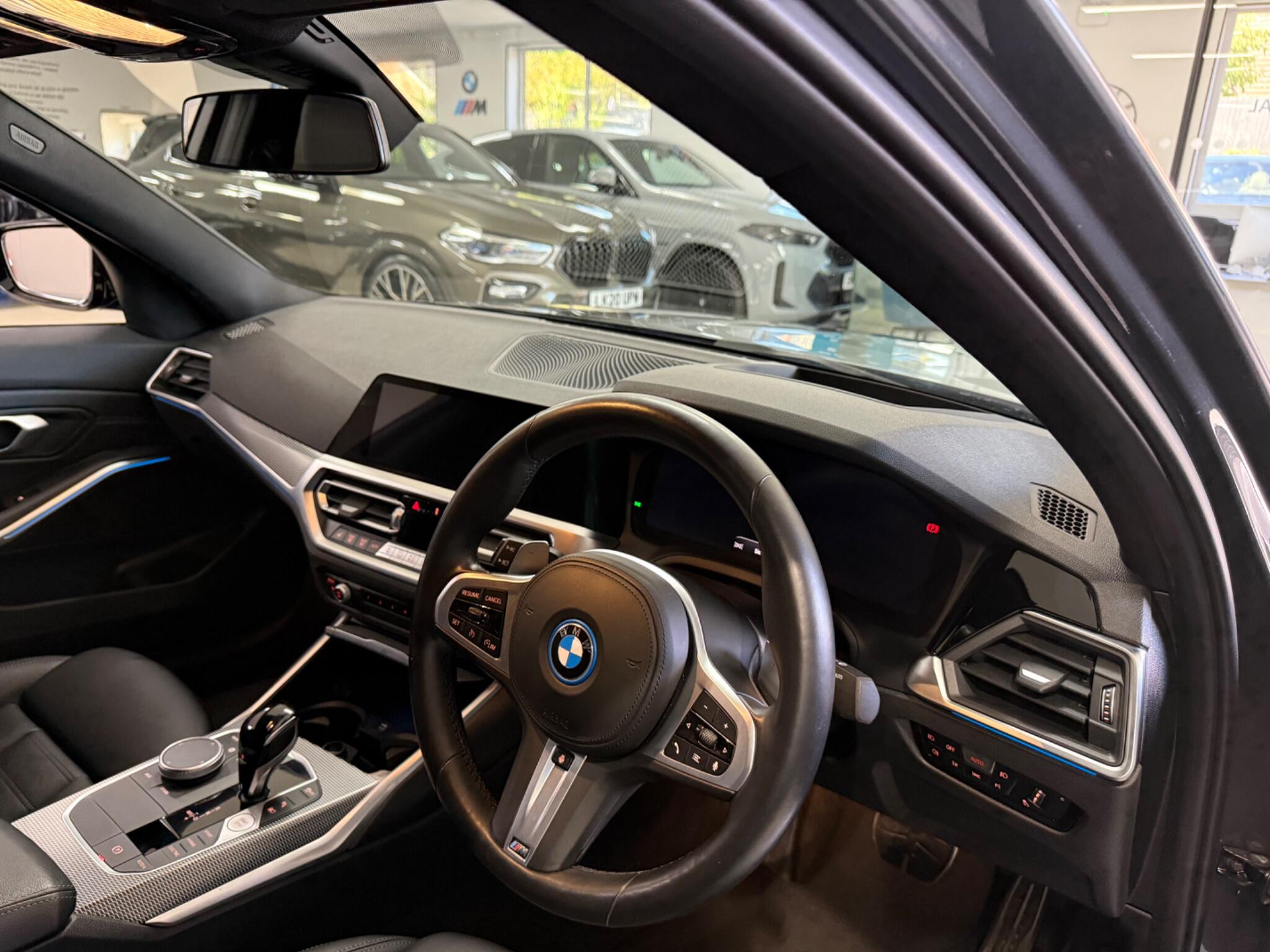 BMW 3 Series view 29