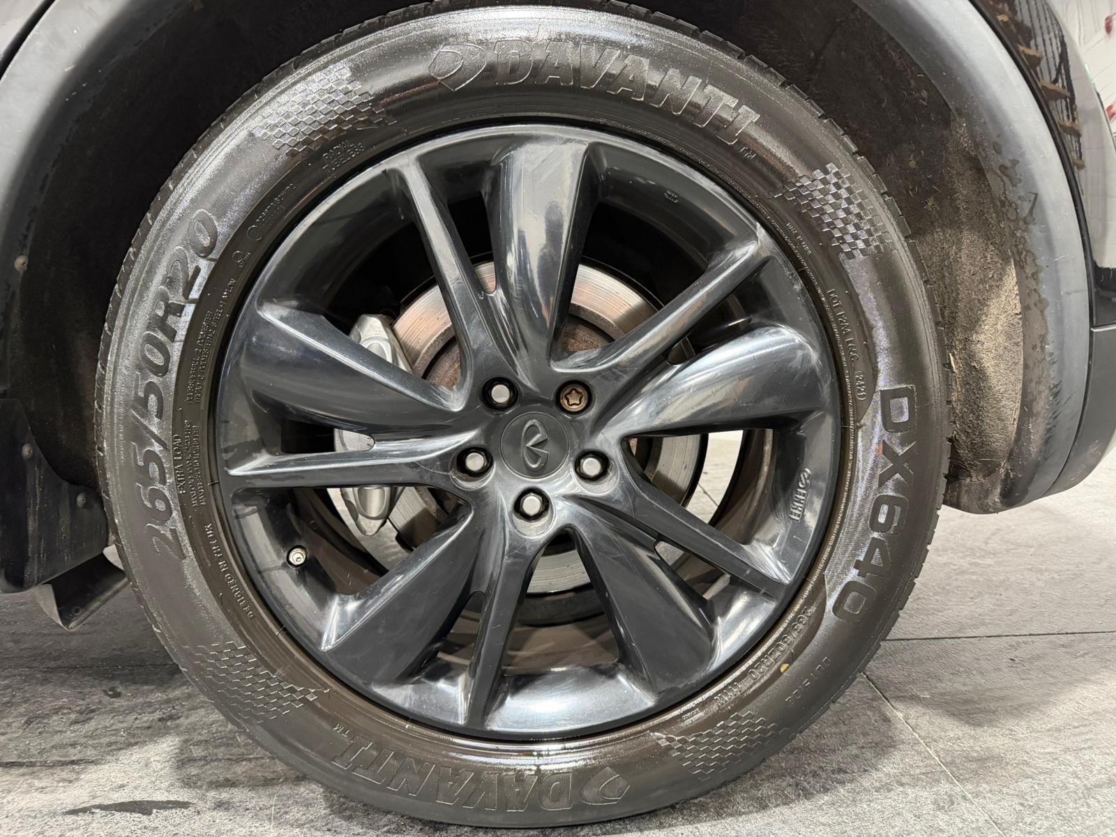 Infiniti QX70 view 27