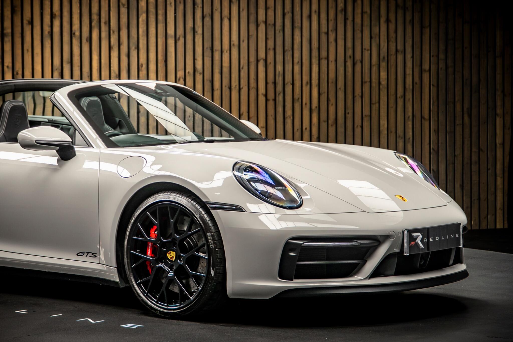 Porsche 911 view 10