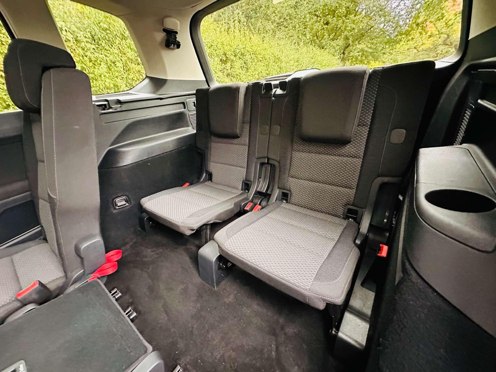 Volkswagen Touran view 29