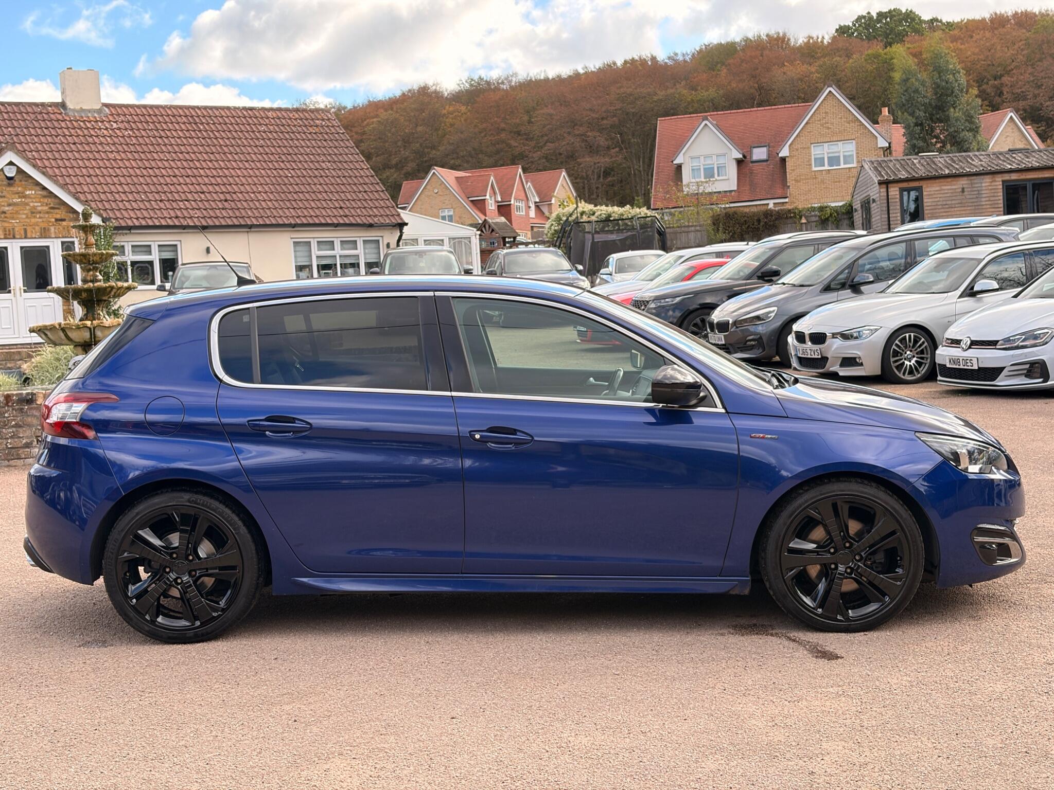 Peugeot 308 view 5