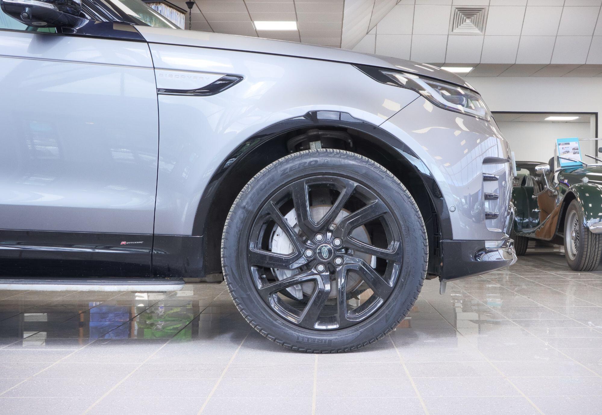 Land Rover Discovery view 6