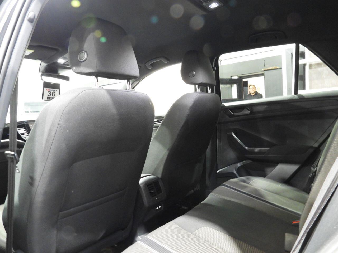 Volkswagen T-Roc view 23