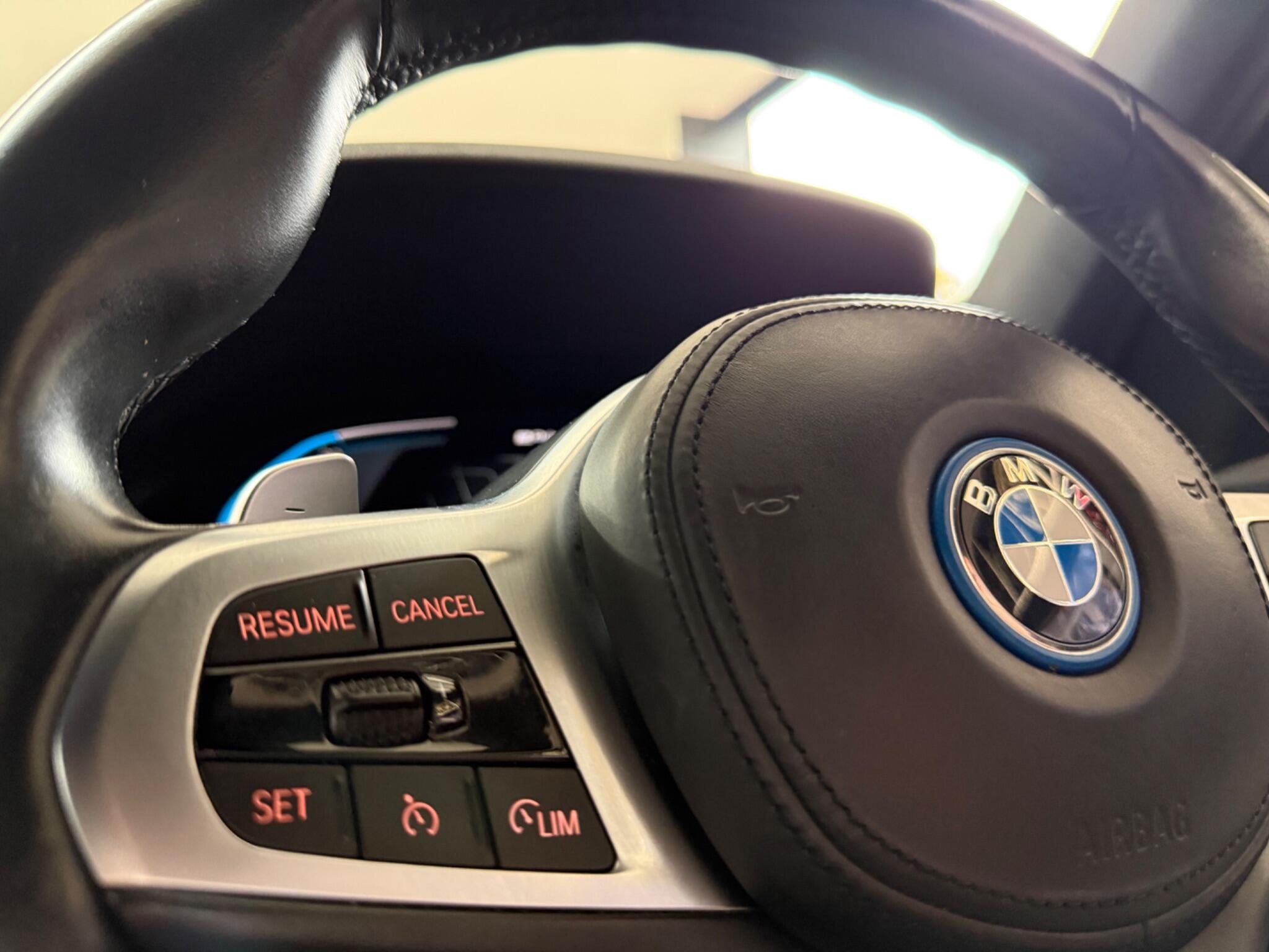 BMW 3 Series view 18