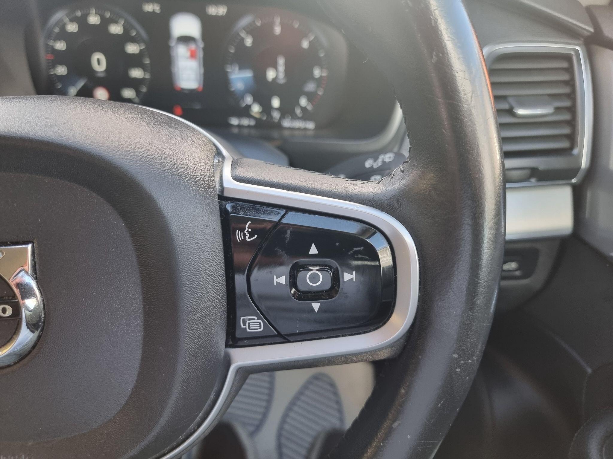 Volvo XC90 view 38
