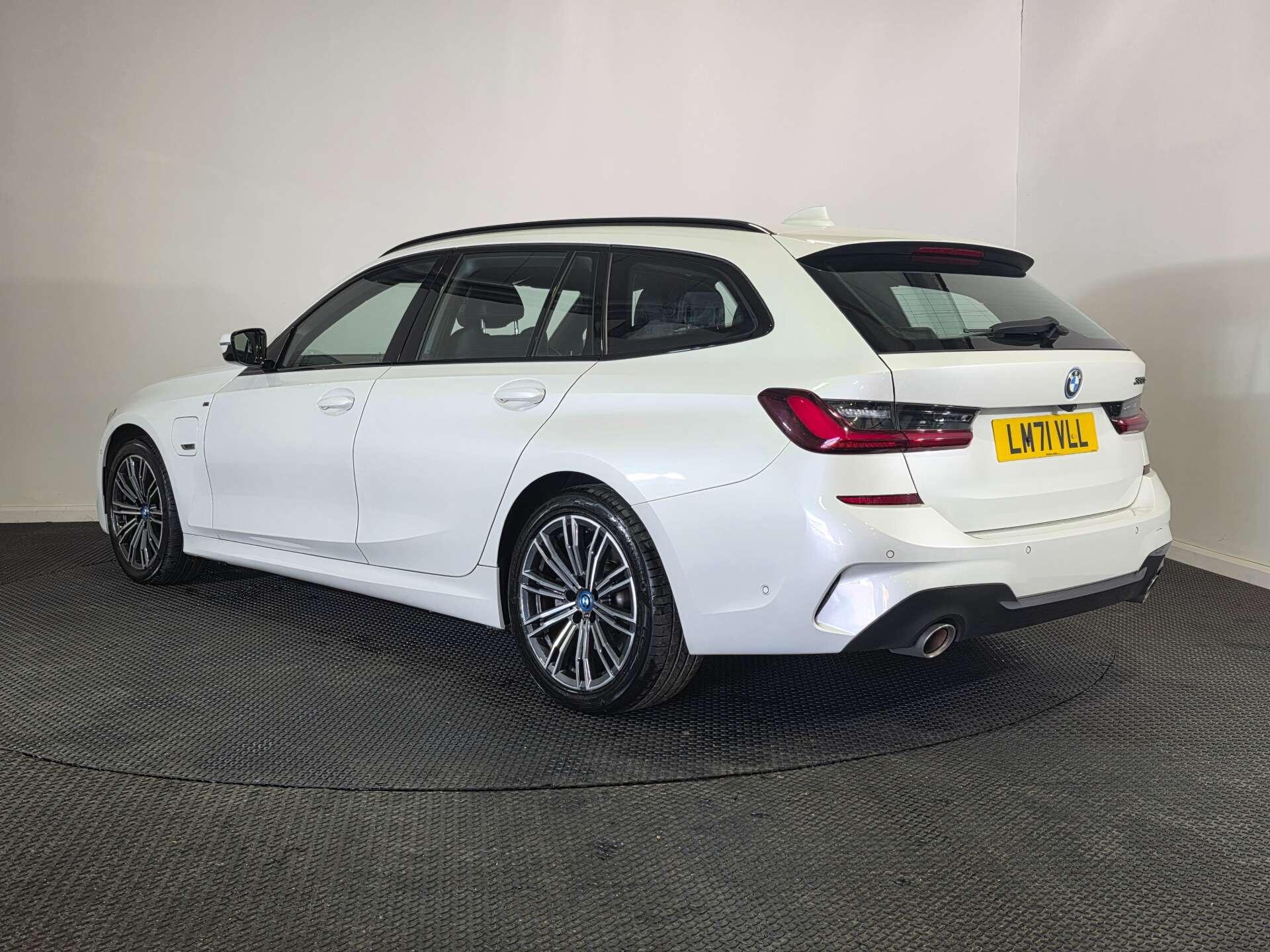 BMW 3 Series view 5