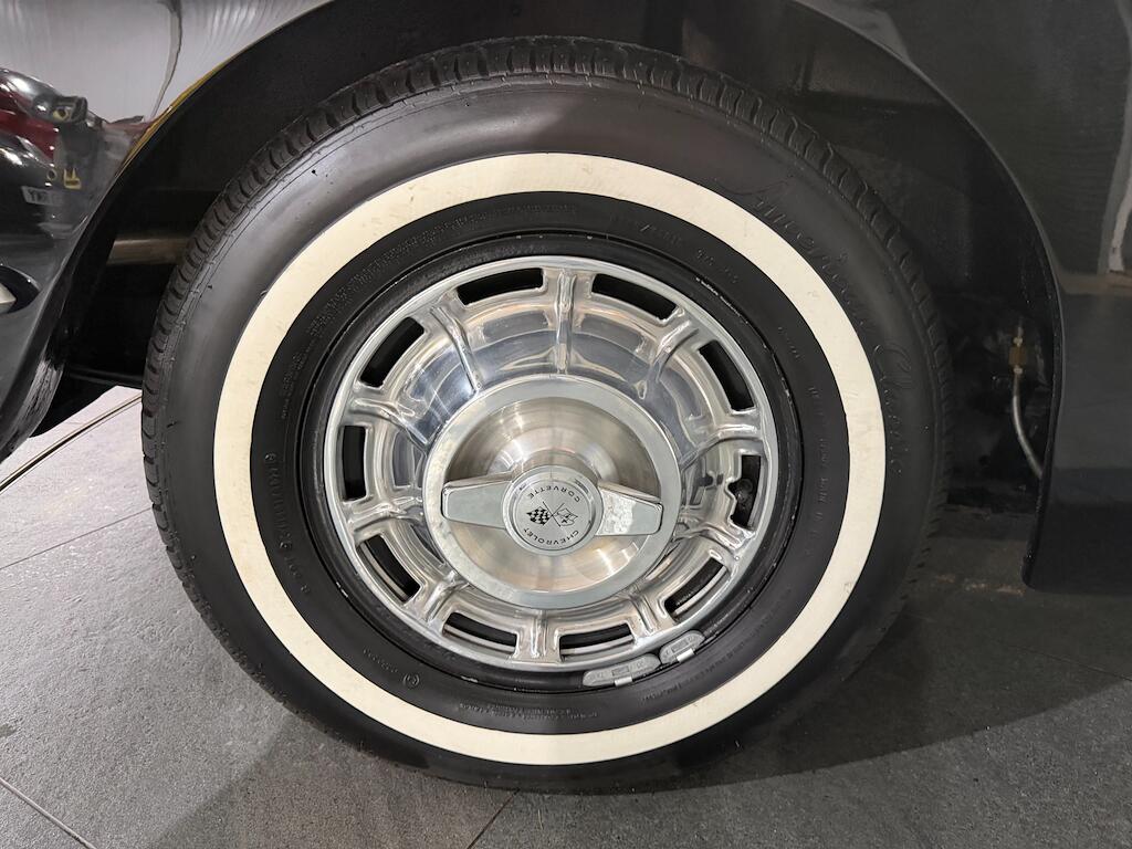 Chevrolet Corvette view 32