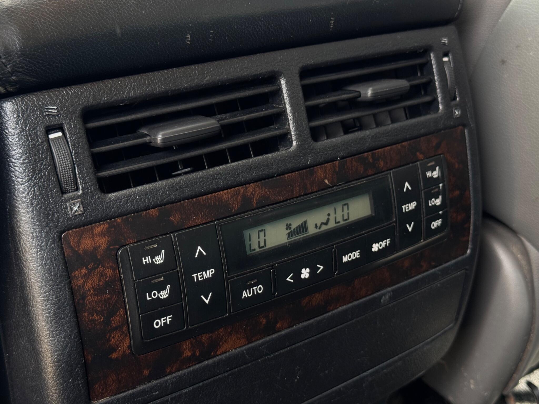 Toyota Land Cruiser view 31