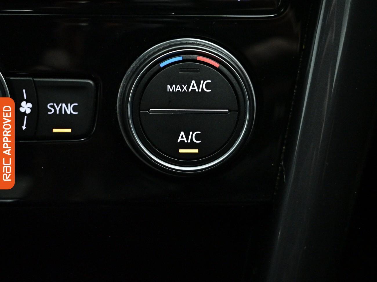 Volkswagen T-Roc view 18