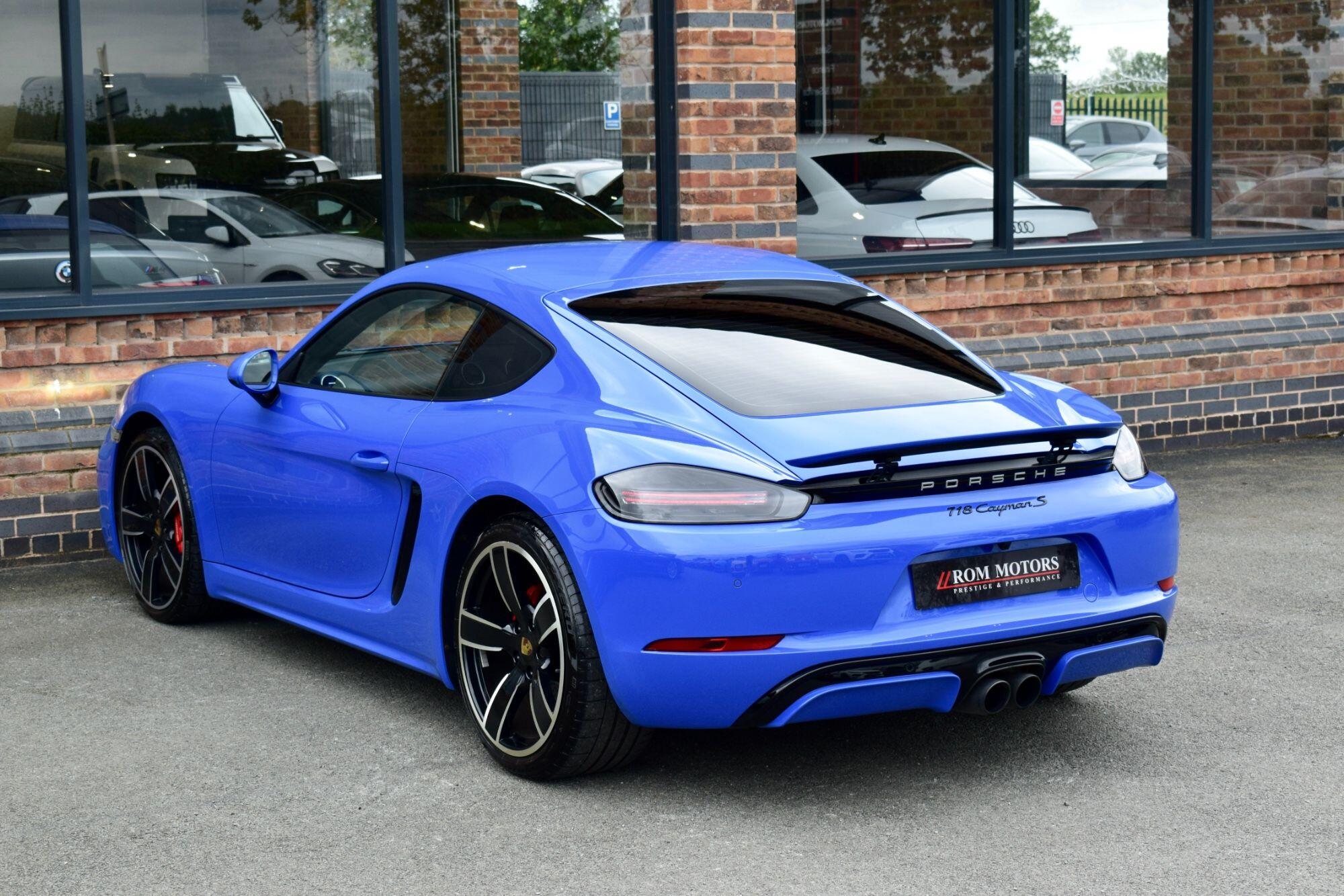 Porsche Cayman view 40