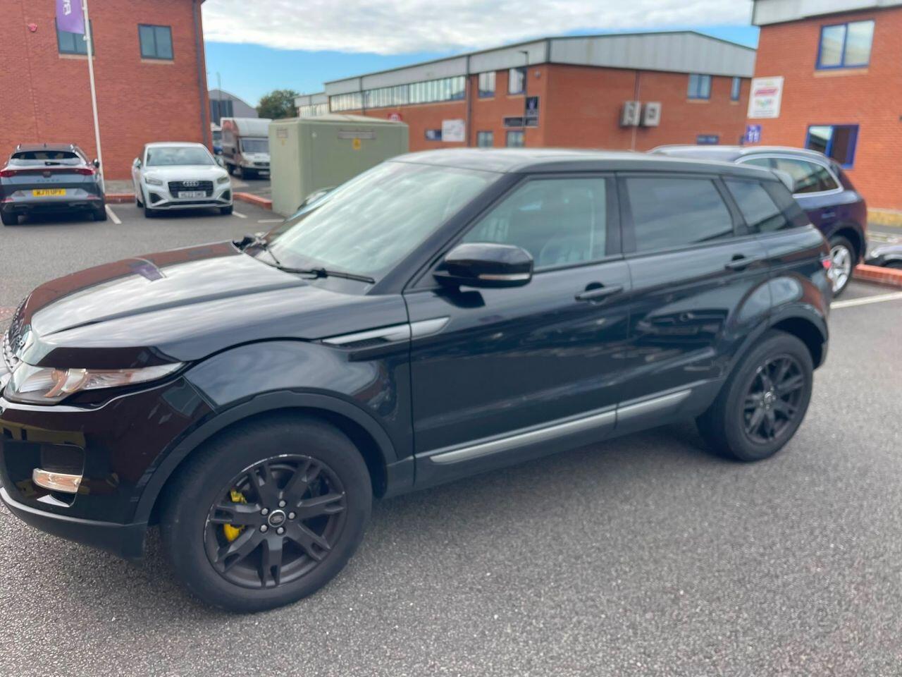 Land Rover Range Rover Evoque view 2