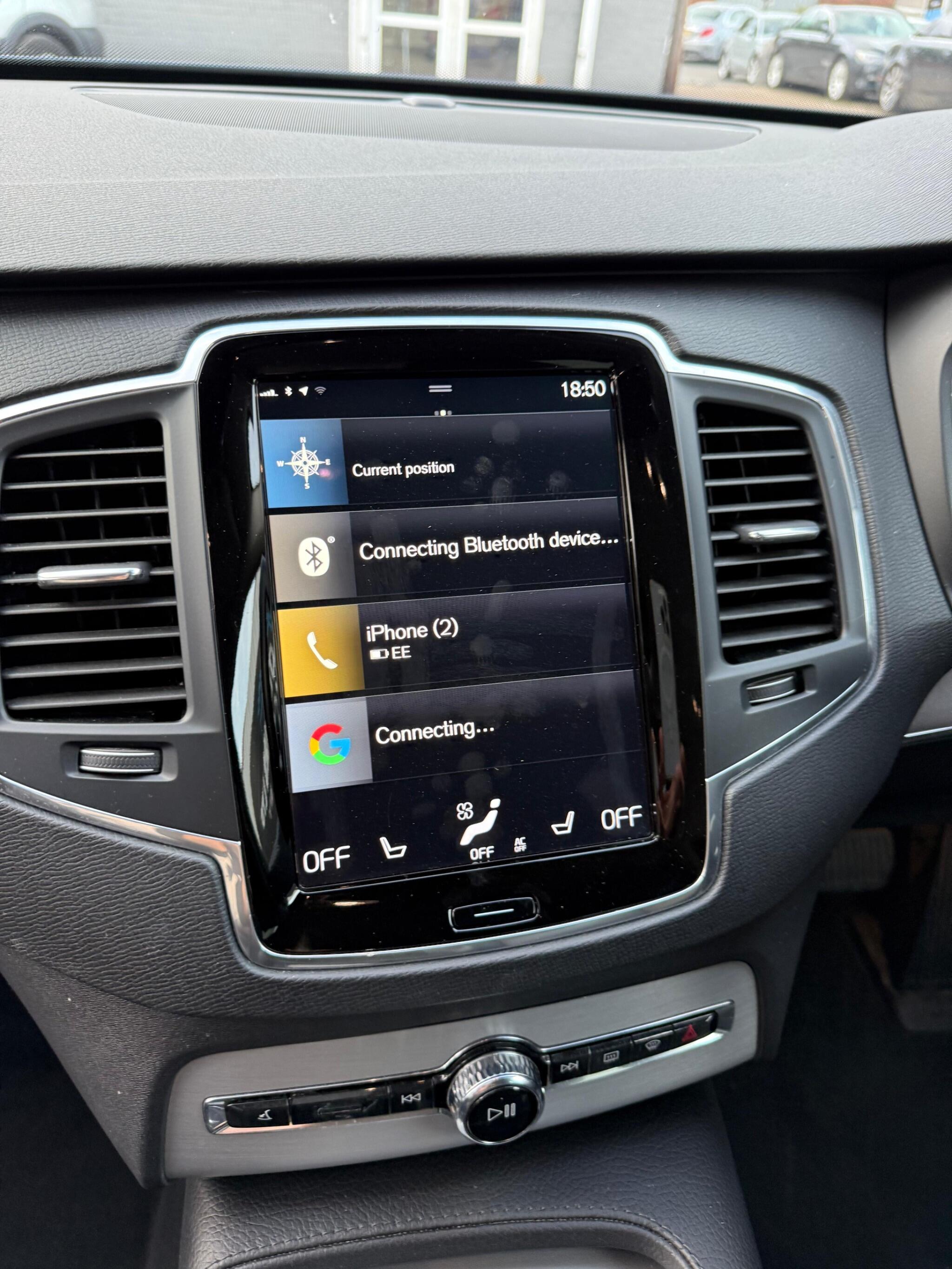 Volvo XC90 view 9