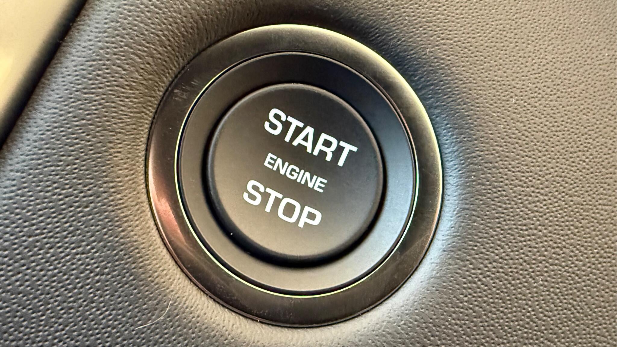 Land Rover Discovery view 8