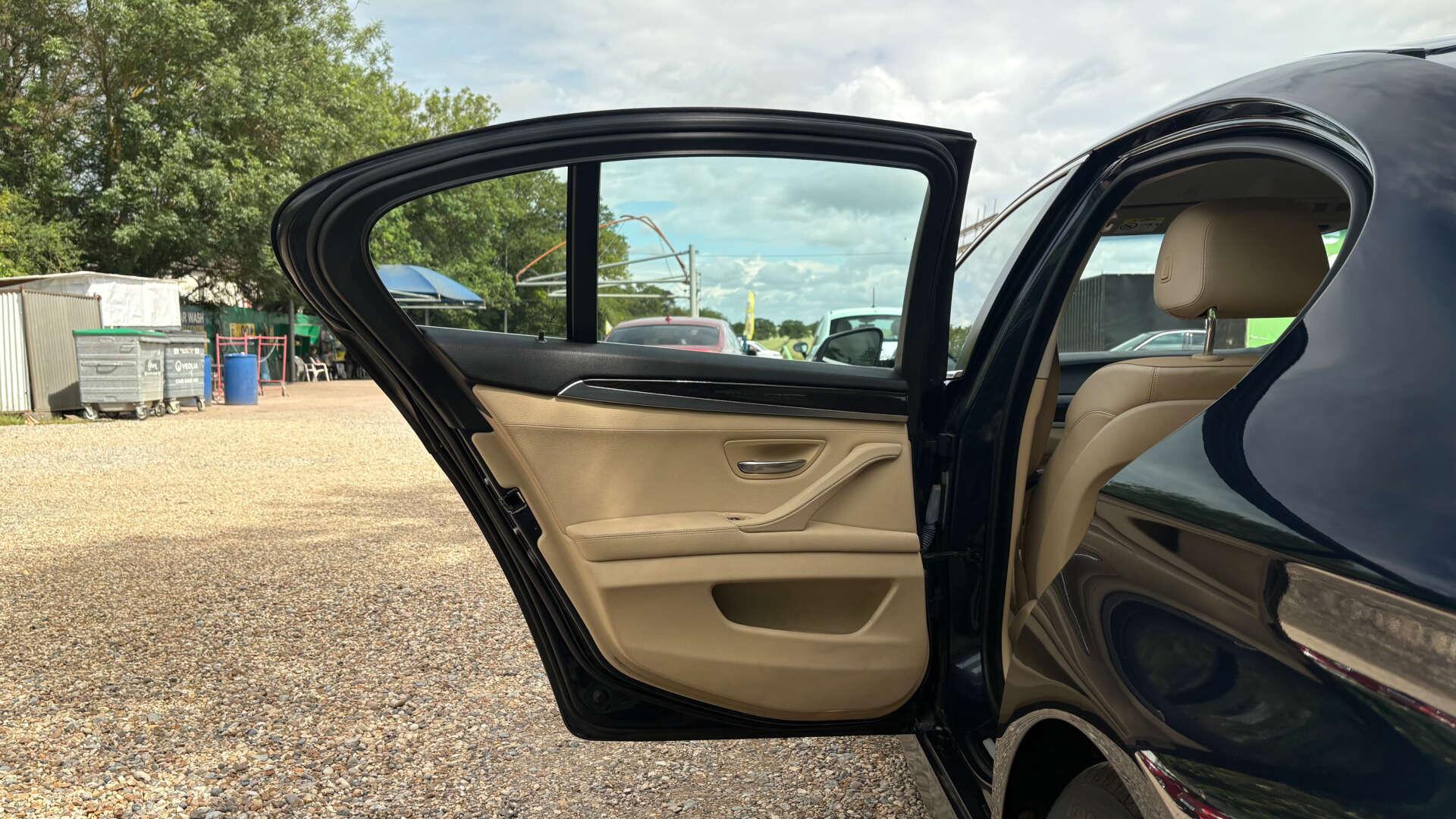 BMW 5 Series view 43