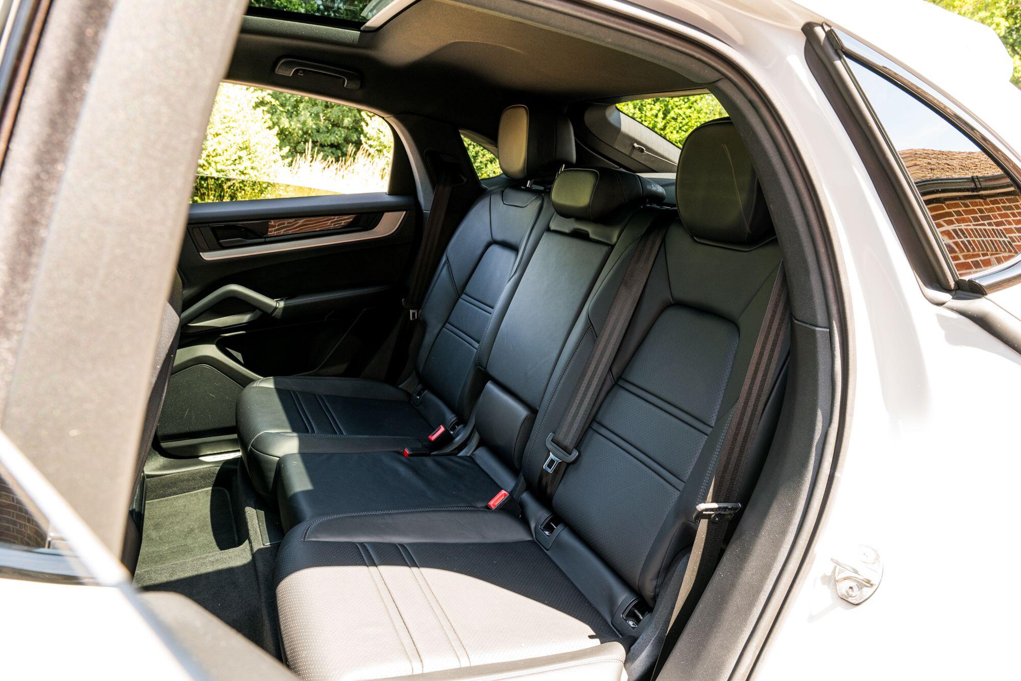 Porsche Cayenne view 31