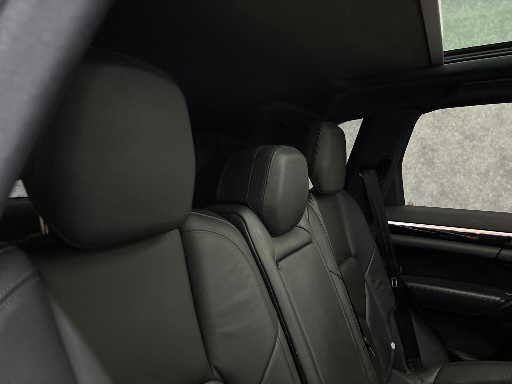 Porsche Cayenne view 16