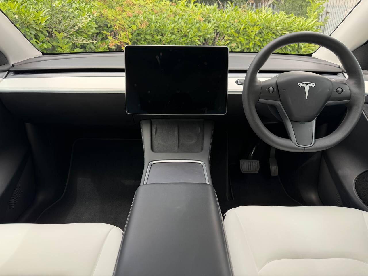 Tesla Model Y view 27