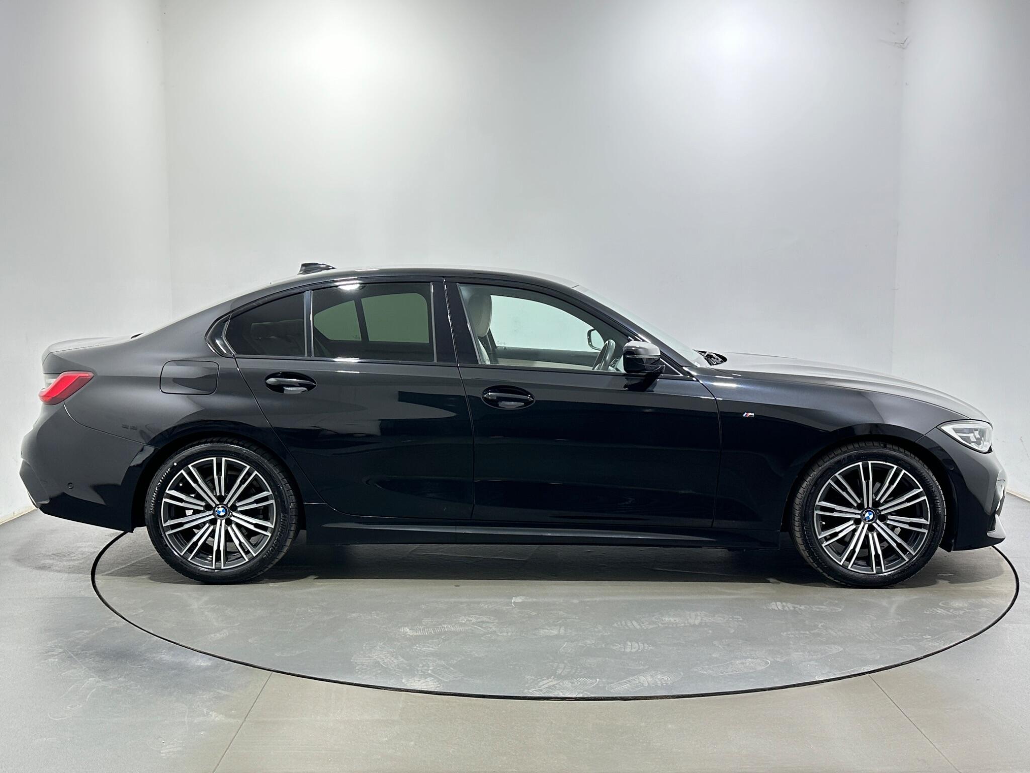 BMW 3 Series view 9