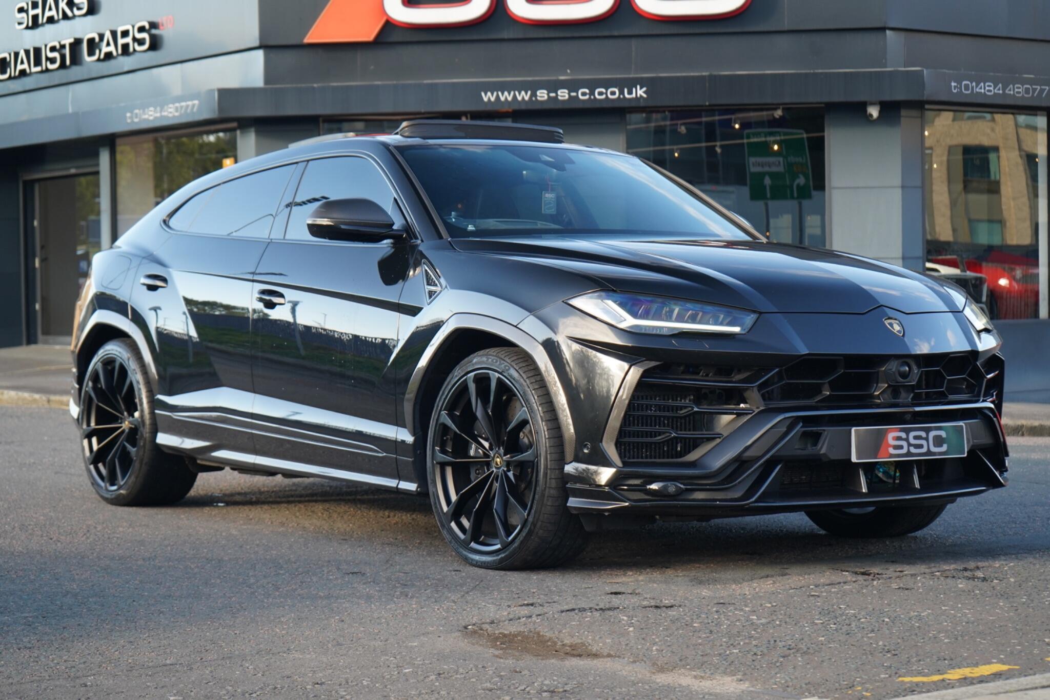 Lamborghini Urus view 4