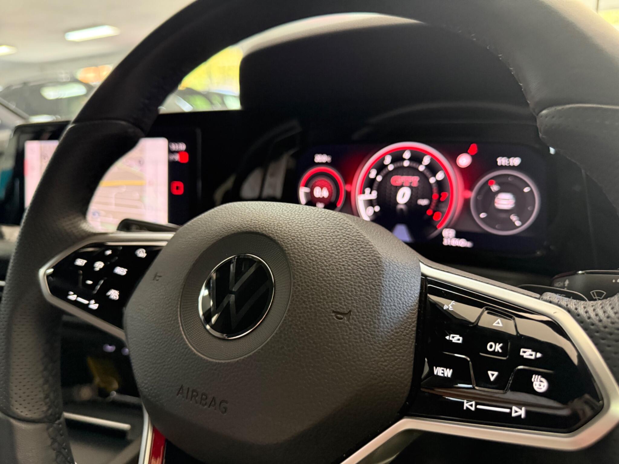 Volkswagen Golf view 42