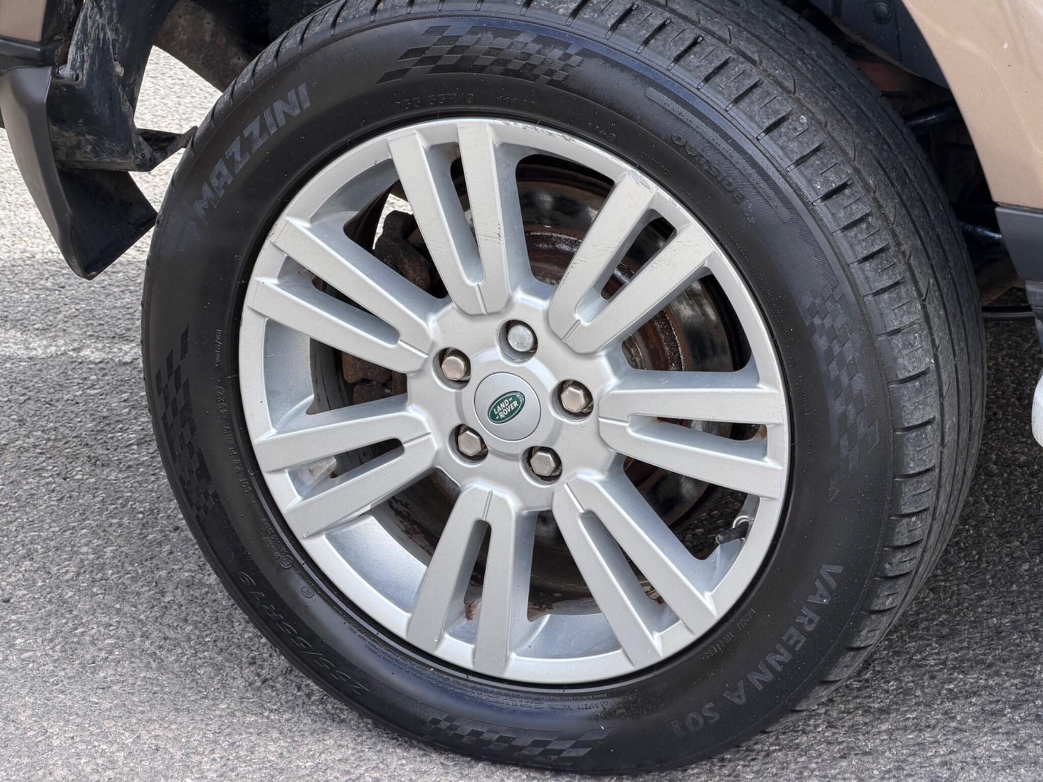 Land Rover Discovery view 46