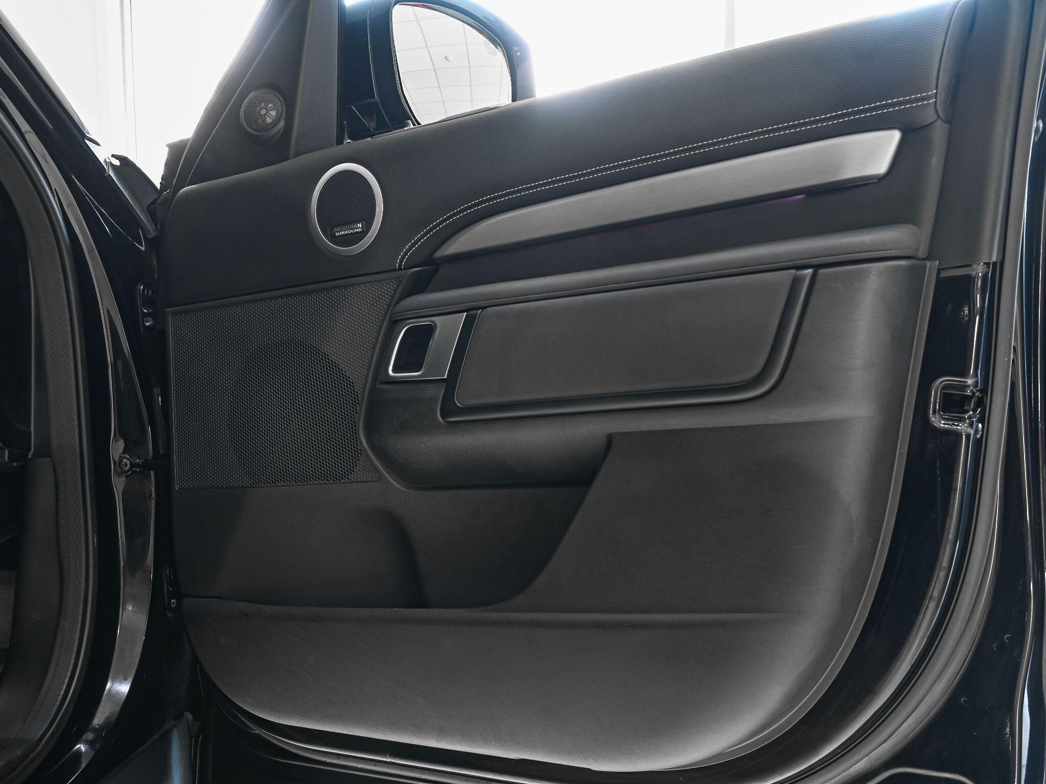 Land Rover Discovery view 23