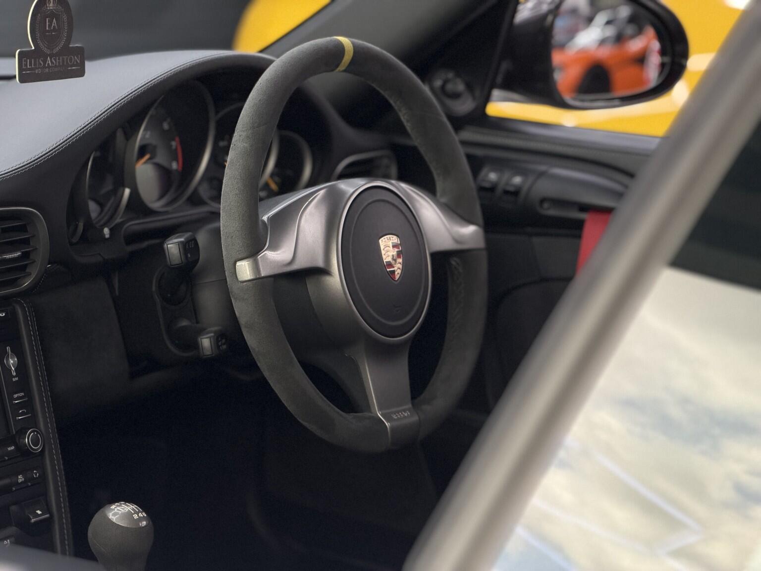 Porsche 911 view 60