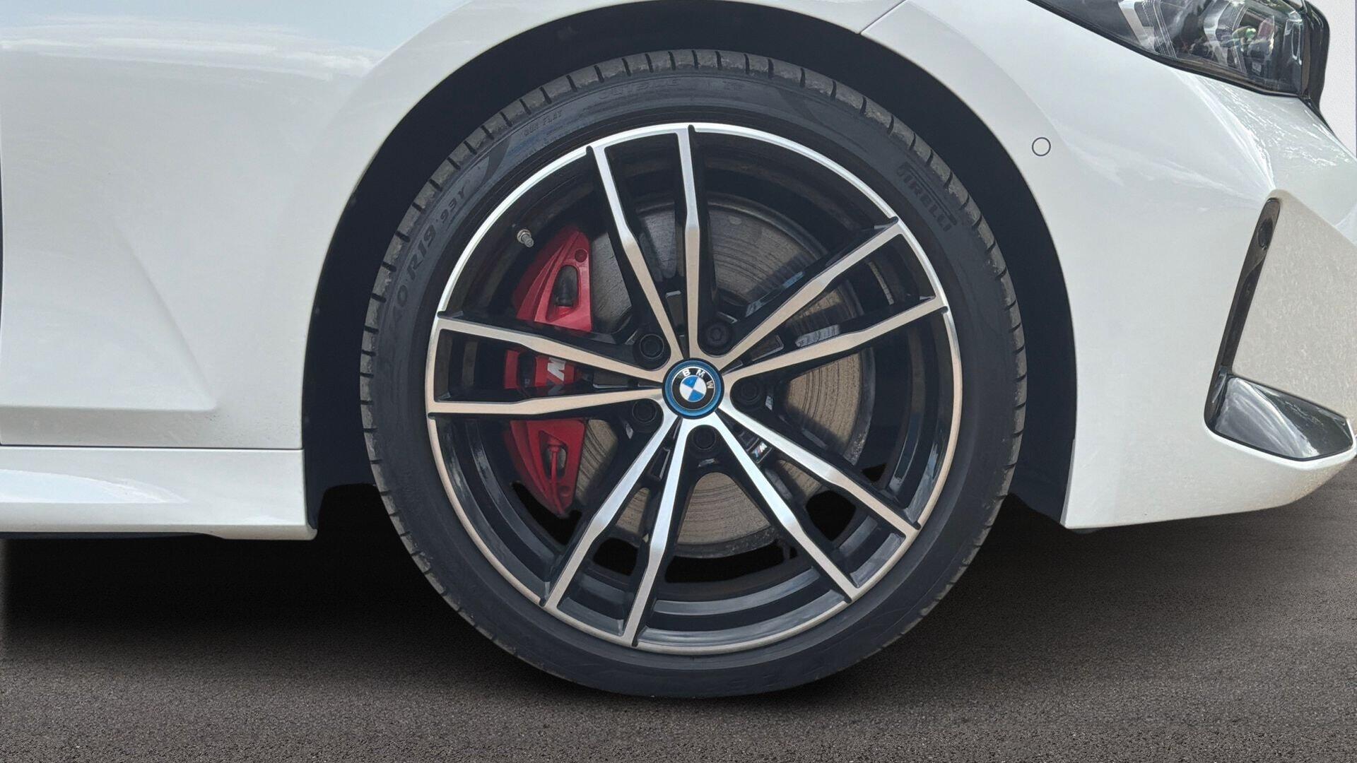 BMW 3 Series view 14