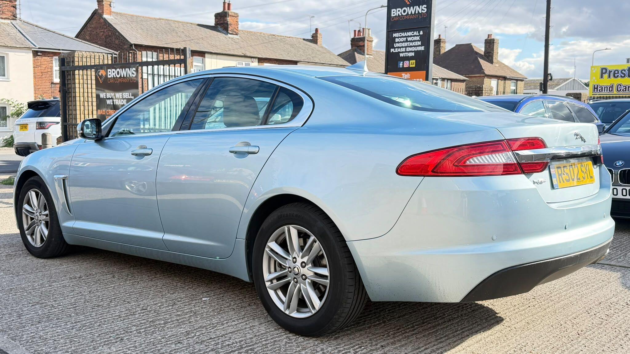 Jaguar XF view 5
